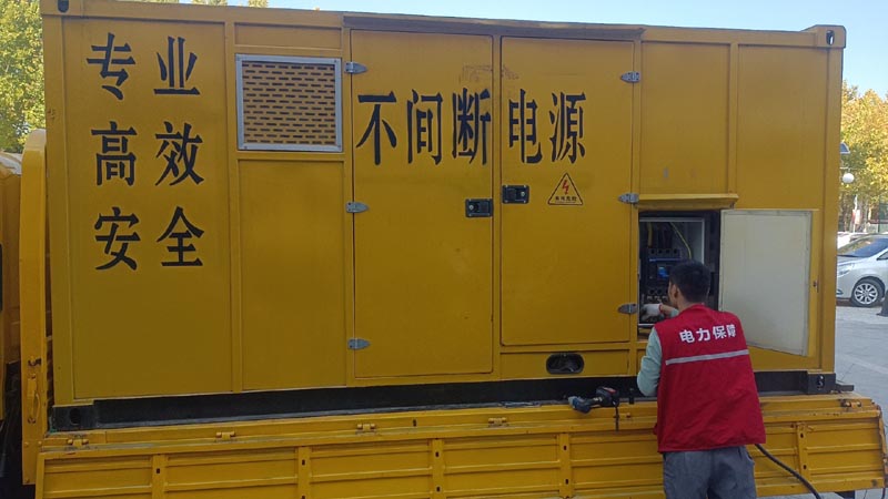 阿巴嘎柴油发电机组和UPS电源配合使用时，如何避免切换过程中的电力中断？